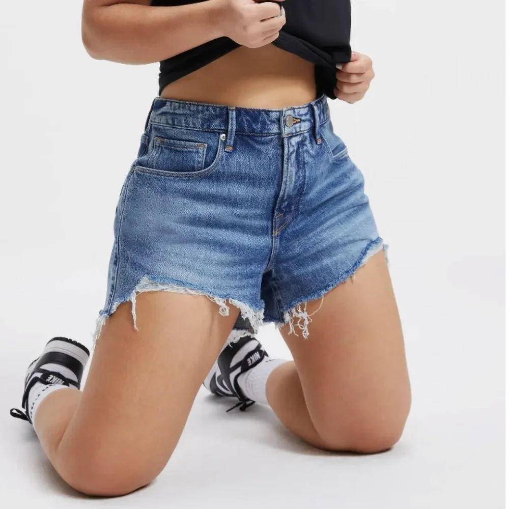 Good American Good Girlfriend Cutoff Denim Shorts Indigo 109
